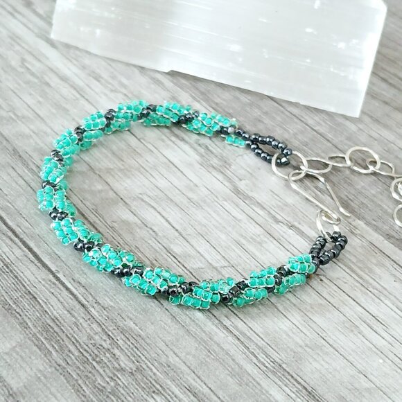 Green spiral rope beaded bracelet, adjustable bracelet 7 - 9" - Picture 2 of 4